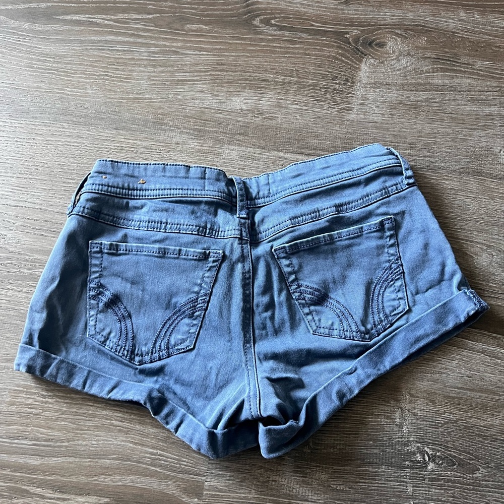 Hollister Shorts - Picture 2 of 4